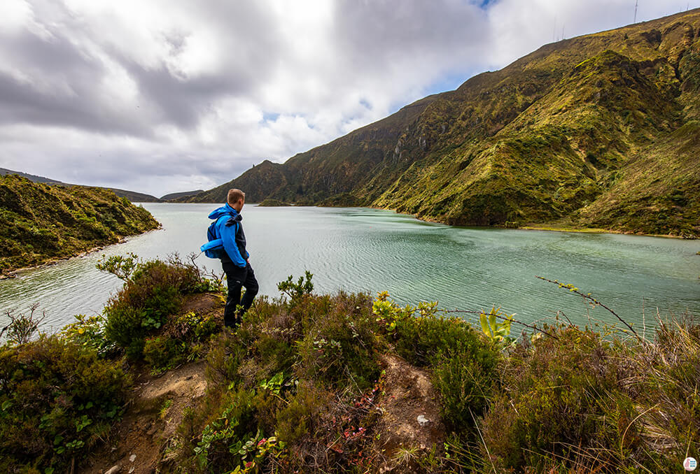 Hiking around Lagoa do Fogo, towards the beach, São Miguel Island, Azores