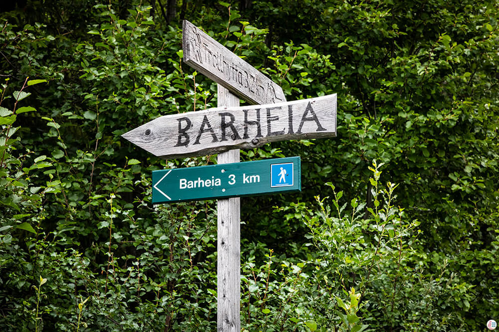 Sign post with Barheia hiking trail, 3 km, Lyngen Alps, Northern Norway