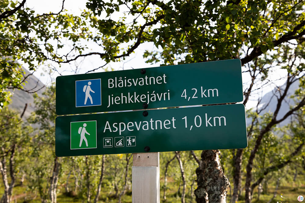 Blåisvatnet and Aspevatnet hiking trail markings, Lyngen Alps, Northern Norway