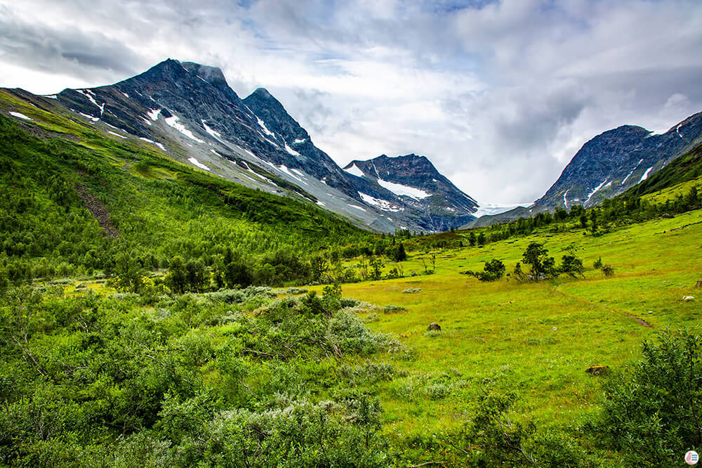 Steindalen valley along the Steindalsbreen Glacier hiking trail, Lyngen Alps, Northern Norway