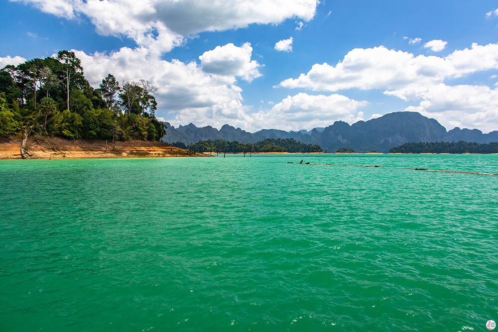 Kayaking on Cheow Larn Lake, close to 500 RAI Floating Resort, Khao Sok National Park, Surat Thani, Thailand