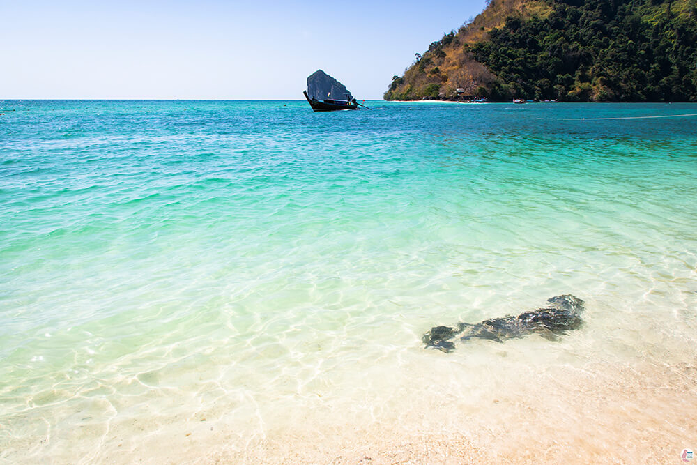 Crystal clear waters at Thap Island, Poda Islands, Krabi, Thailand