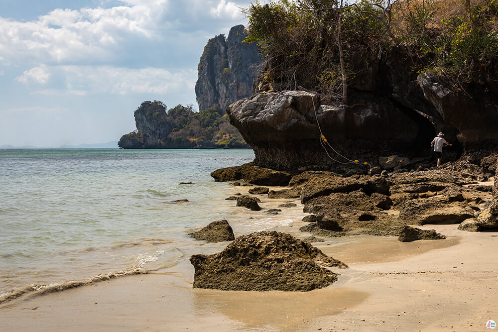 Hiking Trail from Railay West to Tonsai Beach, Railay Bay, Krabi, Thailand