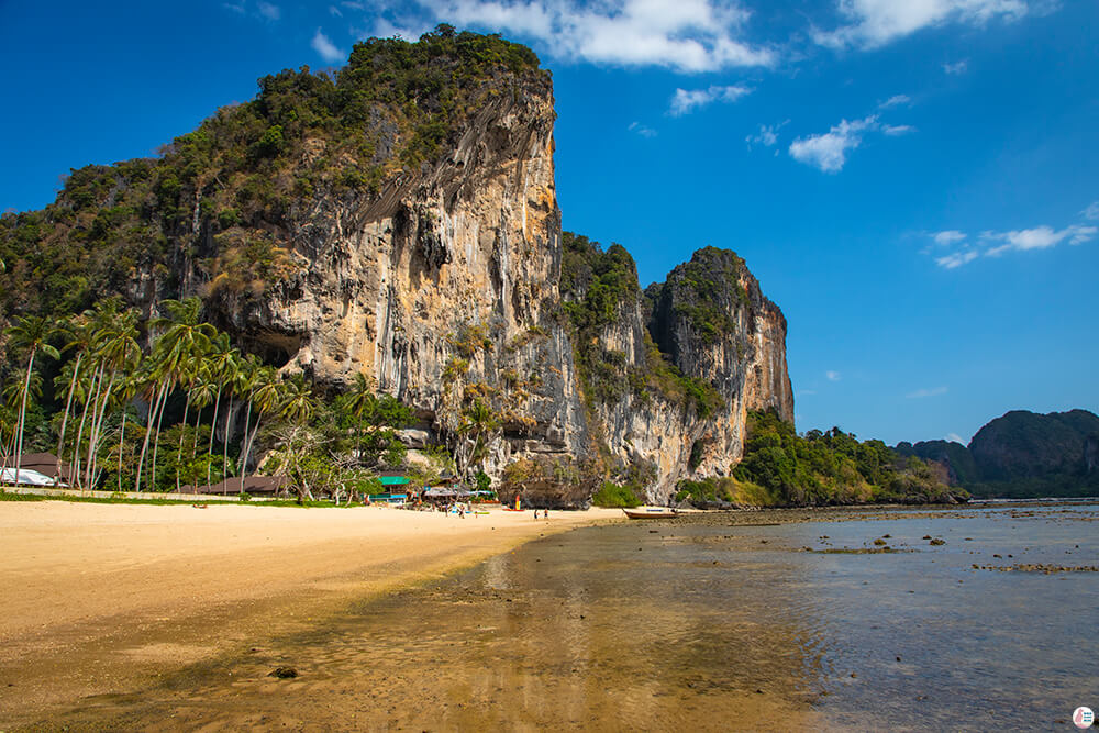 Tonsai Beach at low tide, Railay Bay, Krabi, Thailand