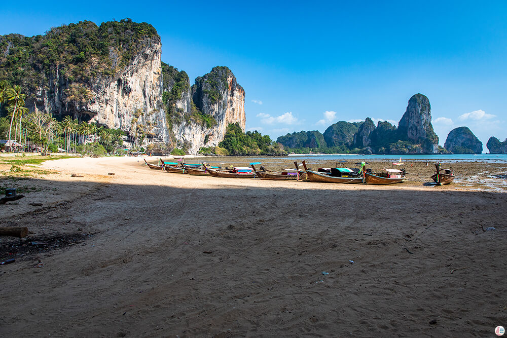 Tonsai Beach at low tide, Railay Bay, Krabi, Thailand